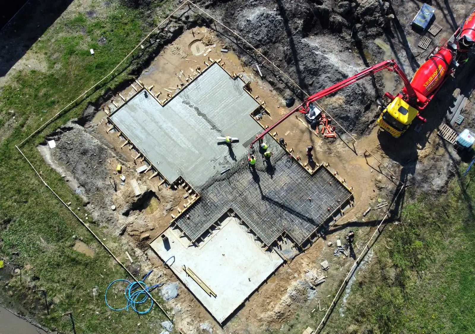 Foundation slab being poured on a SYSTEM 3E project